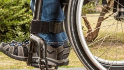Capitala, o provocare pentru persoanele cu nevoi speciale. Treceri de pietoni neaccesibile, trotuare cu gropi sau rampe impracticabile