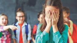 Cu cartea în cap, cu capul de tablă sau cu frica în sân. Bullying-ul școlar, între problemă și fenomen. Soluții pentru o școală fără violență