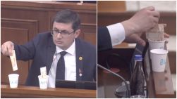 Cu două pahare și două bancnote, un deputat a explicat cum va fi repartizat profitul BNM. „Dintr-un subiect tehnic, ați făcut unul de PR” (FOCUS)