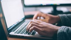 În atenția părinților! A crescut numărul mesajelor cu caracter violent în mediul online