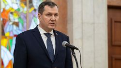 Ministrul Finanțelor explică de ce în proiectul de angajare a răspunderii apar modificări ce vizează țigările, magazinele duty free și taxele pentru resurse naturale