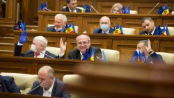 „Mult s-a vorbit despre plusuri și minusuri, dar mai mult despre minusuri”. Cum deputații rectificau bugetul de stat pentru 2020