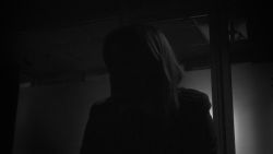 Oameni ca tine: Povestea ofițerei SIS care și-a împărțit destinul în două vieți paralele și a redefinit noțiunea fricii și riscurilor (VIDEO)