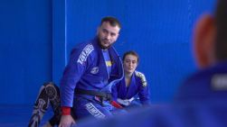 Oameni ca tine: Alexandru Bîrlea, tânărul de la Cahul care și-a transformat visul vieții într-o afacere cu elemente braziliene (VIDEO)
