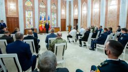 Președintele spune că nu-l cunoaște pe ex-liderul unui grup criminal organizat, pe care l-a decorat cu Ordinul Gloria Muncii