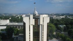 Socialiștii au respins examinarea inițiativei ca foștii șefi de stat să fie lipsiți de birouri, asistenți personali și mașină la scară, plătite din bugetul de stat